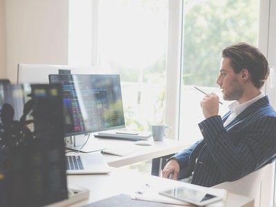 Khối ngoại giao dịch sôi động cổ phiếu ngân hàng, vẫn bán ròng 450 tỷ đồng trong phiên 8/12