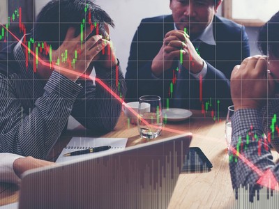 Áp lực bán tháo diện rộng, VN-Index đánh rơi gần 40 điểm