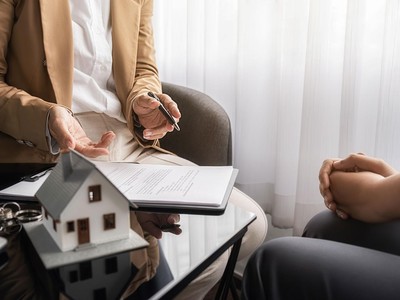 Airbnb: Cấm hay quản?