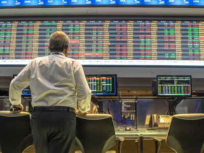 Nhà đầu tư nước ngoài giao dịch sôi động trong phiên cuối tuần (16/6), tiếp tục mua ròng 420 tỷ đồng 