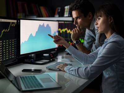 Khối ngoại tập trung giao dịch cổ phiếu tài chính, mua ròng gần 1.300 tỷ đồng trong tuần 14-18/7