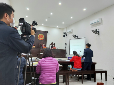 Quang cảnh phiên tòa.