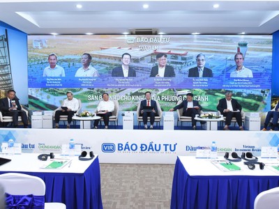 Các chuyên gia, diễn giả chia sẻ tại tọa đàm "Sân bay nhỏ cho kinh tế địa phương cất cánh" do Báo Đầu tư tổ chức. Ảnh: Dũng Minh