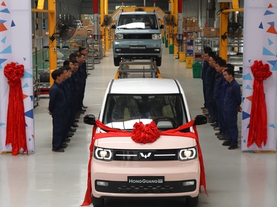 Ngày 24/5, chiếc ô tô điện mini đầu tiên của Việt Nam đã được xuất xưởng tại nhà máy xe điện của TMT Motors tại Hưng Yên