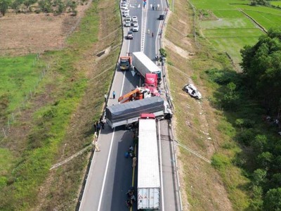 Hiện trường vụ tai nạn giao thông trên cao tốc Cam Lộ - La Sơn khu vực TP Huế hôm 18/2/2024.