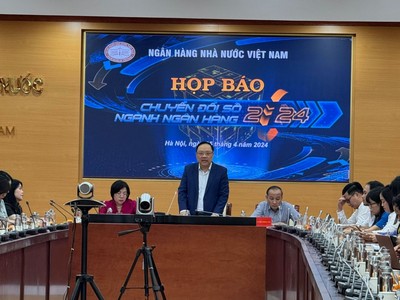 Ông Phạm Anh Tuấn, Vụ trưởng Vụ Thanh toán, NHNN phát biểu tại Họp báo.