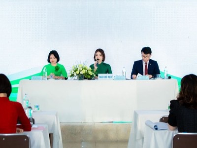 Bà Hàn Thị Khánh Vinh, Chủ tịch CPC1 trả lời câu hỏi phần thảo luận