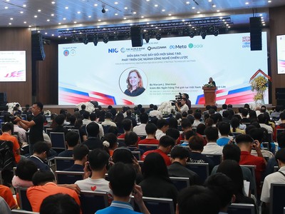 Bà Mariam J. Sherman, Giám đốc Ngân hàng Thế giới (World Bank) tại Việt Nam, Campuchia, Lào phát biểu tại Diễn đàn “Thúc đẩy đổi mới sáng tạo, phát triển các ngành công nghệ chiến lược”.