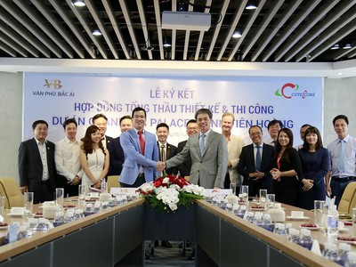 Ông Trần Đức Thắng, Tổng giám đốc Công ty cổ phần Văn Phú – Bắc Ái (bên trái) và ông Nguyễn Sỹ Công, Tổng giám đốc Công ty Coteccons thực hiện nghi thức ký hợp đồng 
