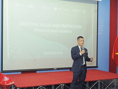 Đạo diễn Việt Tú chia sẻ tại hội thảo Bảo vệ tài sản sáng tạo ngày 23/4