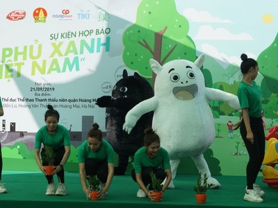 OMO Matic và Lifebuoy tặng Hà Nội mảng cây xanh hình trái tim