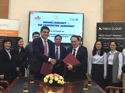 Lãnh đạo TIBCO Software và Học viện Ngân hàng ký kết thỏa thuận hợp tác.