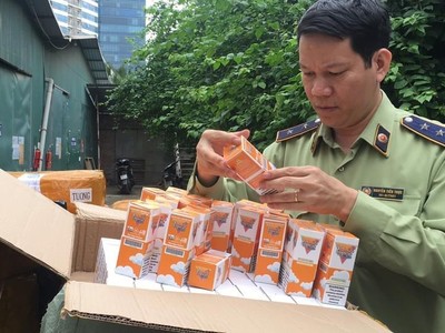 Thu giữ lô hàng 14.000 lọ tinh dầu thuốc lá điện tử