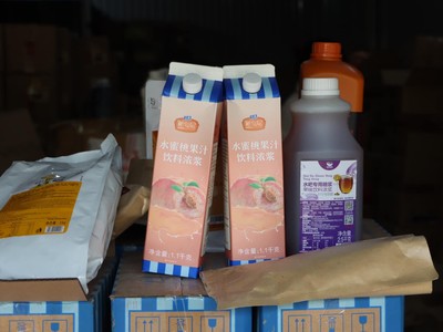 Hàng tấn nguyên liệu trà sữa chưa rõ nguồn gốc tại Hà Nội bị thu giữ