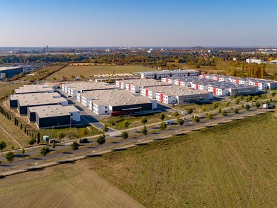 JLL cho biết đầu tư vào lĩnh vực hậu cần và công nghiệp tiếp tục gia tăng.