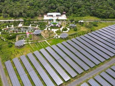 Không gian hùng vĩ, xinh đẹp của Nhà máy Điện mặt trời An Hảo.