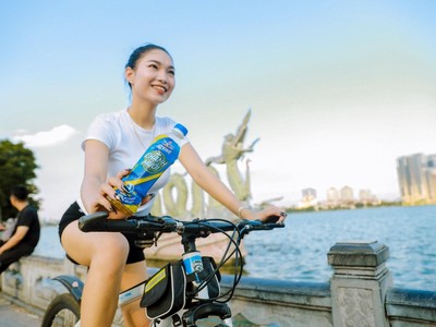 Giải tỏa cơn khát bằng cách “bù nước bù khoáng” đúng cách để sẵn sàng khởi động mọi cuộc chơi.