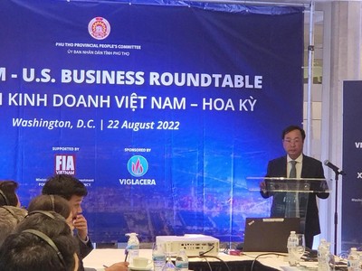 Chủ tịch UBND tỉnh Phú Thọ Bùi Văn Quang mời gọi các doanh nghiệp, nhà đầu tư Mỹ tại Hội nghị xúc tiến đầu tư vào tỉnh Phú Thọ.