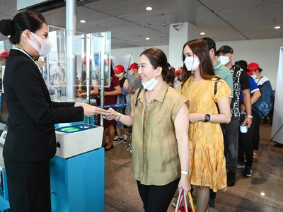 Khách hàng trải nghiệm chuyến bay đầu tiên của Vietravel Airlines khởi hành từ TP.HCM đến Bangkok ngày 9/2/2023