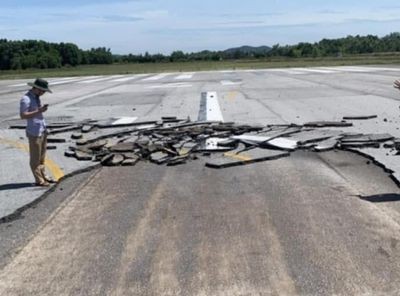 Sự cố nứt đường băng ở sân bay Vinh (Nghệ An) ngày 3/7 khiến các hãng phải hủy các chuyến bay đến đây.