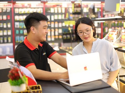 Các ông lớn ngành bán lẻ có một năm kinh doanh nhiều thách thức.