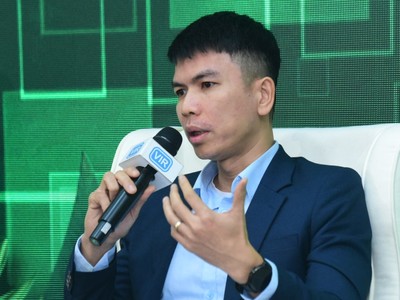 Ông Võ Quốc Khánh, Phó tổng giám đốc Công ty EY Việt Nam chia sẻ tại hội thảo Báo Đầu tư tổ chức ngày 4/12. Ảnh Dũng Minh