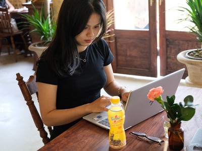 Người trẻ tìm cách nạp nhanh năng lượng, chạy đua deadline cuối năm.