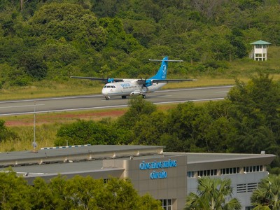Máy bay hạ cánh tại sân bay Côn Đảo.