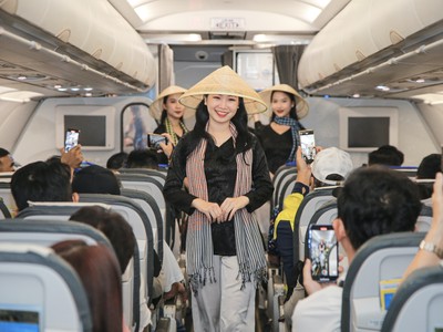 Trên chuyến bay Đài Bắc – Phú Quốc đầu tiên, hãng đã có màn trình diễn trang phục đồ bà ba
