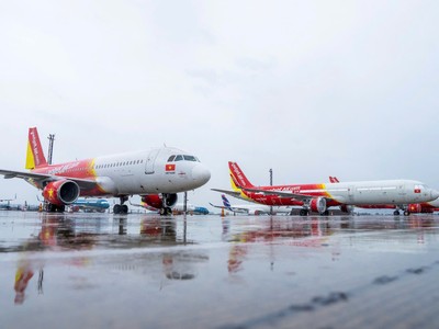 Máy bay tạm dừng hoạt động tại Sân bay Nội Bài ngày 7/9 do ảnh hưởng của cơn bão số 3. 