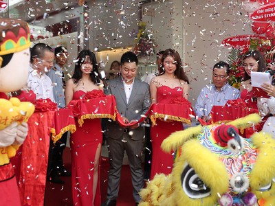 Huy Thanh Jewelry liên tục mở các showroom kinh doanh mới trong nhiều năm qua nhưng kinh doanh vẫn thua lỗ