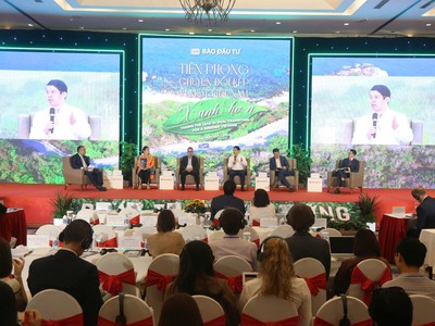 Phiên thảo luận chủ đề Động lực tăng trưởng kép tại hội thảo "Tiên phong chuyển đổi kép vì một Việt Nam xanh hơn" do Báo Đầu tư tổ chức ngày 12/11 thu hút sự quan tâm lớn. Ảnh Dũng Minh