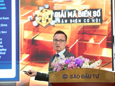 Ông Hoàng Xuân Trung, Trưởng phòng khách hàng doanh nghiệp -Khối nguồn vốn, Ngân hàng Citi Việt Nam chia sẻ tại Hội thảo do Báo Đầu tư ngày 12/12. Ảnh Dũng Minh