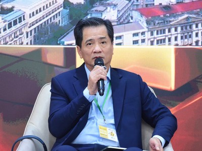 TS Nguyễn Văn Đính, Phó Chủ tịch Hiệp hội Bất động sản Việt Nam (VNREA), Chủ tịch Hiệp hội Môi giới bất động sản Việt Nam (VARS) tại hội thảo do Báo Đầu tư tổ chức ngày 12/12. Ảnh Dũng Minh