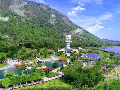 Toàn cảnh nắng mai ở Khu du lịch Điện mặt trời An Hảo.