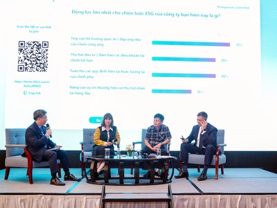 Các diễn giả chia sẻ tại tọa đàm