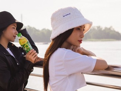 Gen Z luôn biết lấy lại tinh thần qua những chuyến đi khám phá và không quên giải nhiệt cuộc sống với Trà Xanh Không Độ.