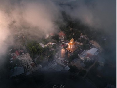 Núi Cấm an nhiên giữa đại ngàn xanh thẳm.