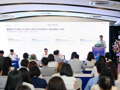 Ông Phan Chiến Thắng, Chủ tịch HĐQT ELCOM trình bày báo cáo của HĐQT tại ĐHCĐ ngày 23/4. 