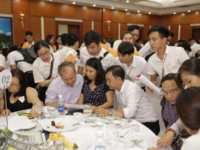 Lễ mở bán thu hút đông đảo khách hàng