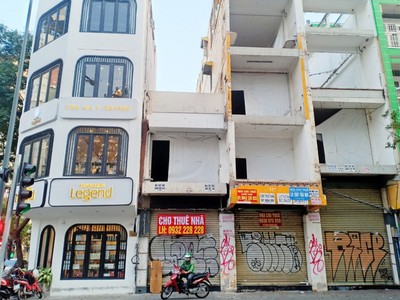 Tác động bởi dịch bệnh, nhiều mặt bằng kinh doanh trên tuyến đường Lý Tự Trọng (quận 1) ế ẩm
