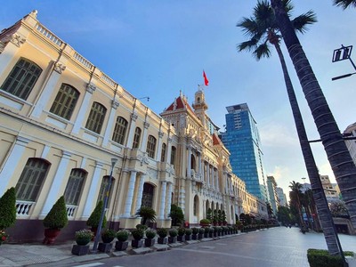 Đường phố TP.HCM thông thoáng trong ngày đầu thực hiện giãn cách xã hội