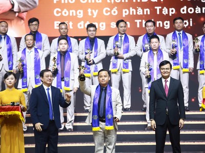 Ông Nguyễn Thanh Quyền nhận giải thưởng Top 100 Doanh nhân trẻ tiêu biểu năm 2022.