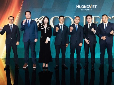 Ban lãnh đạo Hướng Việt Properties tại buổi công bố định hướng chiến lược phát triển mới.