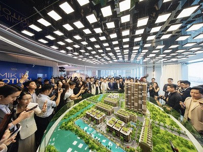 Khu vực sa bàn dự án Imperia Sensa Park thu hút sự quan tâm của nhiều nhà đầu tư.
