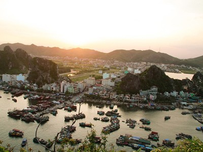 Bến cảng Cái Rồng thuộc huyện đảo Vân Đồn, một trong ba đặc khu hành chính kinh tế đặc biệt dự kiến được thành lập.