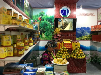 Sản vật mọi miền đổ về APEC