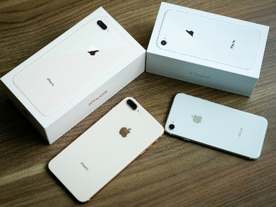 Cơn sốt iPhone X khiến giá iPhone 8 và 8 Plus giảm và việc máy lên kệ chính hãng không gây nhiều chú ý.