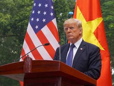 Tổng thống Mỹ Donald Trump trong buổi họp báo chung với Chủ tịch nước Trần Đại Quang tại Phủ chủ tịch ngày 12/11.