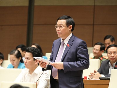 Phó Thủ tướng Vương Đình Huệ giải trình, làm rõ vấn đề đại biểu Quốc hội nêu.